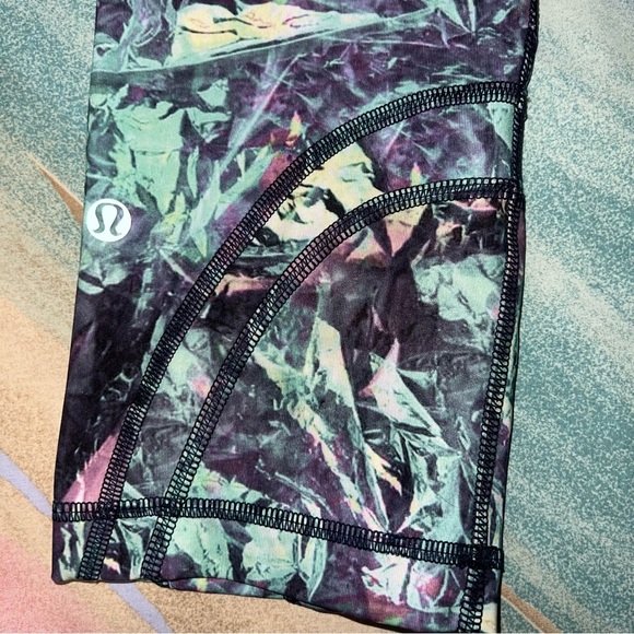 Lululemon Run: Inspire Crop II *All Full-On Luxtreme Iridescent Blue Size 6 - Picture 5 of 7